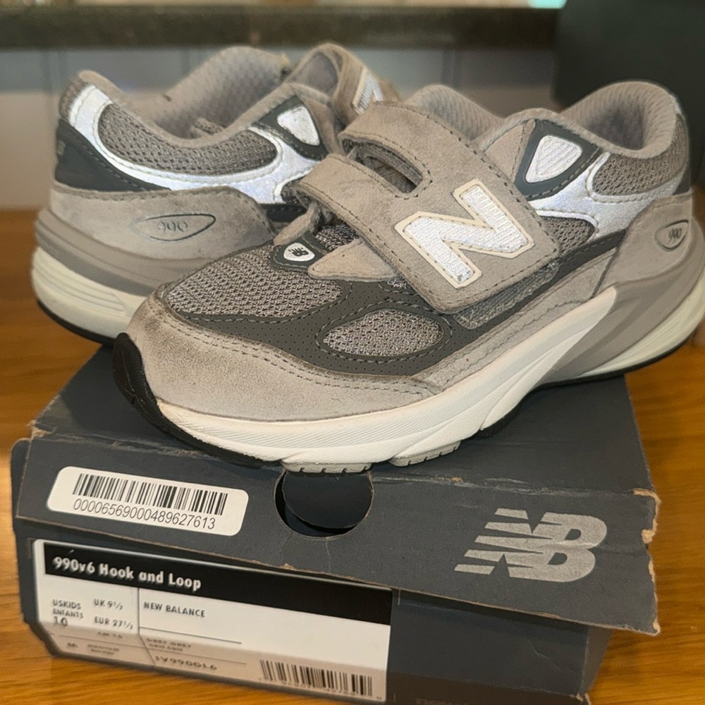 Used New Balance 900v6 Hook and Loop with 10C (with box)